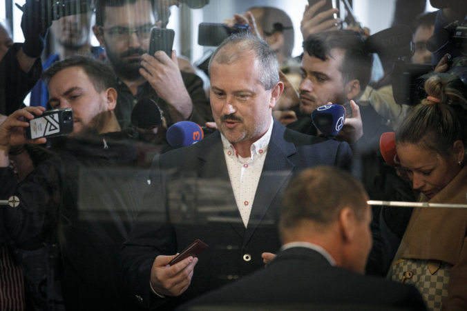 Marian Kotleba bude naďalej šéfovať ĽSNS, na sneme strany získal jednohlasnú podporu delegátov