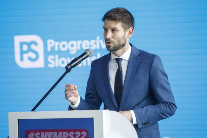 Progresívne Slovensko si zvolilo nového predsedu, Šimečka dostal hlas od takmer všetkých delegátov