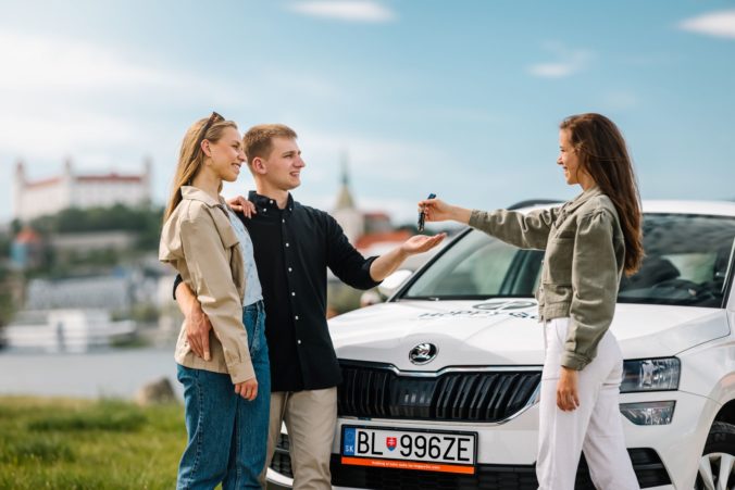 Prvý rok zdieľania áut od ľudí pre ľudí priniesol Slovákom 33 000 eur. Najväčší záujem je v Bratislave