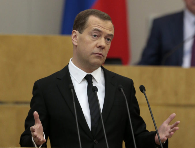 Medvedev kritizuje dodávky zbraní Ukrajine, varuje pred priamou vojnou medzi Ruskom a NATO