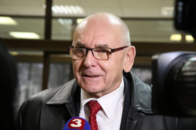 Šéf kontrolórov Mitrík odmieta kritiku. Úrad pracuje systémovo a poukazuje na problémy, ktoré Slovensku v budúcnosti ušetria nemalé peniaze