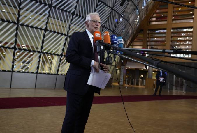 Európska únia dá Ukrajine ďalších pol miliardy eur na ťažké zbrane, Borrell chce ešte viac zvýšiť tlak na Rusko