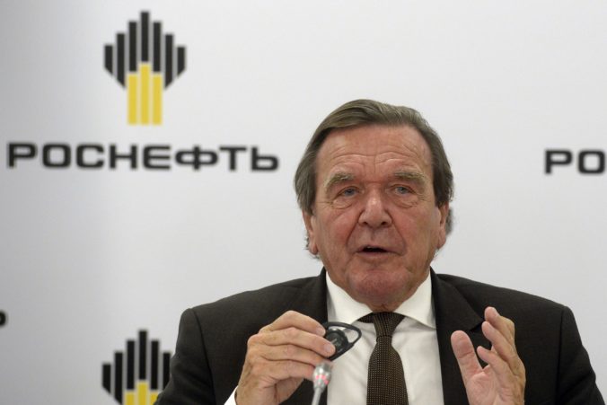 Nemeckí poslanci pre vzťahy s Ruskom podporili odobratie privilégií exkancelára Schrödera