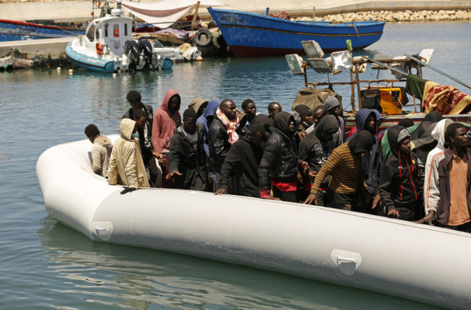Grécka pobrežná stráž zabránila približne 600 migrantom v príchode