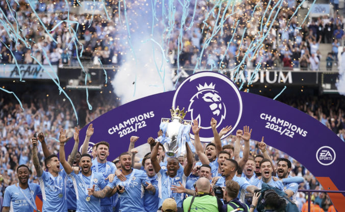 Manchester City obhájil titul v Premier League. Sme legendy a všetci si nás budú pamätať, vyhlásil Guardiola
