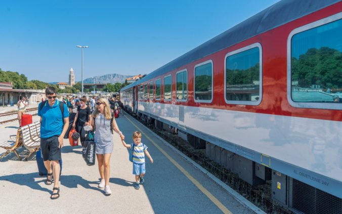 Chystáte sa do Chorvátska? Využite vlak ZSSK a oddýchnite si spolu s vaším autom či motorkou už počas cesty na dovolenku