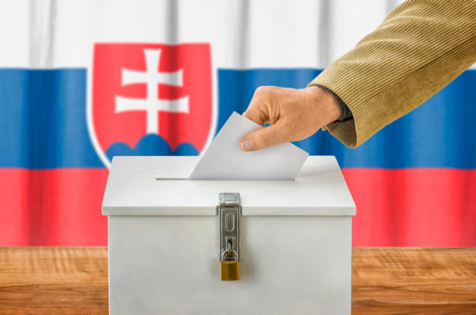 Slováci v karanténe sa budú môcť zúčastniť komunálnych a župných volieb, zahlasujú doma
