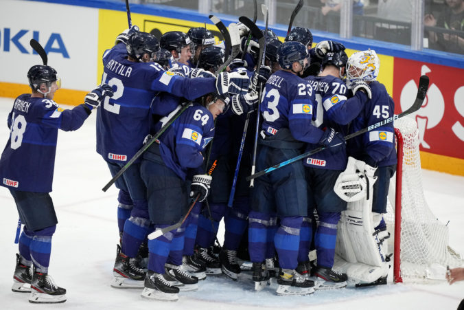 Vo finále MS v hokeji sa tretíkrát za sebou stretnú Fíni a Kanaďania, Česi zabojujú o bronz proti Američanom