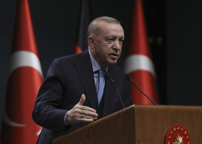 Erdogan plánuje naďalej blokovať vstup Fínska a Švédska do NATO