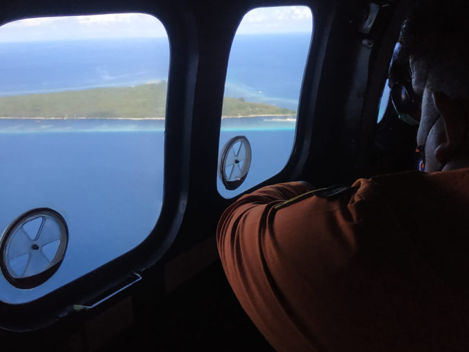 Indonézski záchranári naďalej pátrajú po nezvestných z nákladnej lode, nasadili aj vrtuľníky