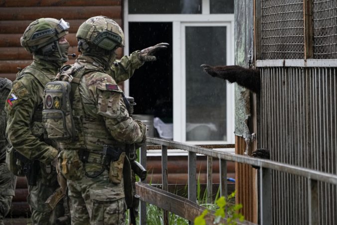 Rusi utrpeli na Ukrajine zničujúce straty a v jednotkách sú údajne vzbury medzi vojakmi
