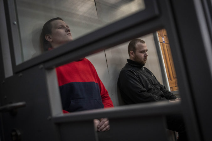Ďalší dvaja ruskí vojaci poznajú svoj trest za vojnové zločiny, za ostreľovanie civilných cieľov dostali takmer 12 rokov za mrežami