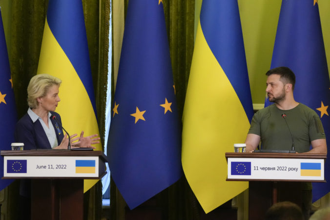 EÚ pomôže Ukrajine „vstať z popoľa“, vyhlásila Von der Leyenová v Kyjeve