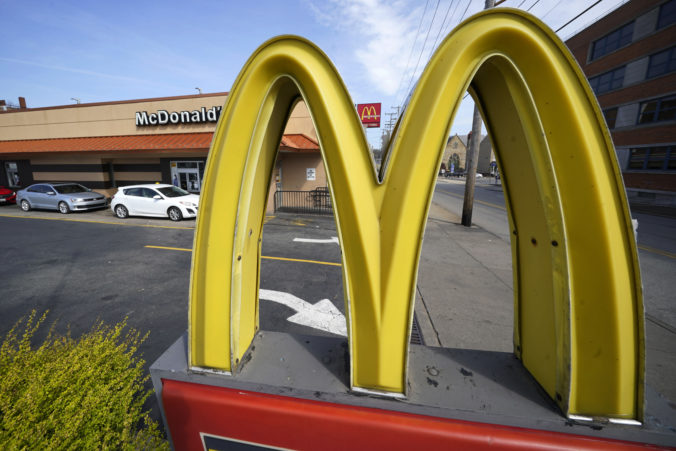 Parížsky súd schválil vyrovnanie za daňové úniky, McDonald’s musí zaplatiť 1,24 miliardy eur