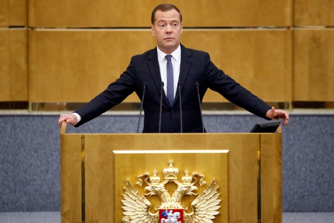 Západné sankcie proti Rusku sú chrapúnske a cynické, podľa Medvedeva by mohli byť dôvodom na vojnu