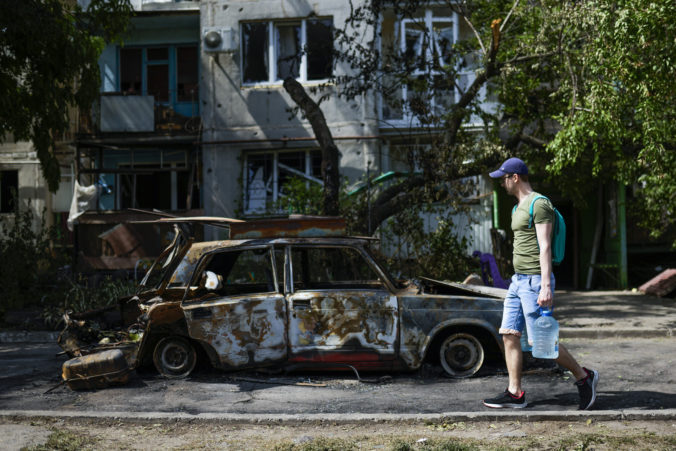 Pri bombardovaní Slovianska na východe Ukrajiny prišlo o život najmenej šesť ľudí vrátane dieťaťa