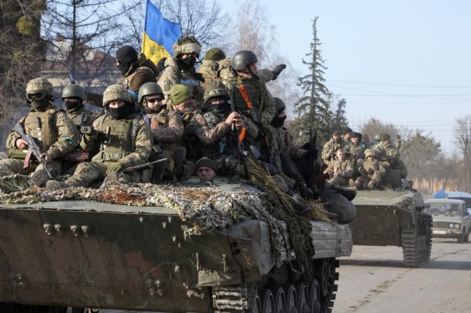 Rusi už na Ukrajine prišli o 115-tisíc vojakov, starosta Slavjanska vyzýva na evakuáciu