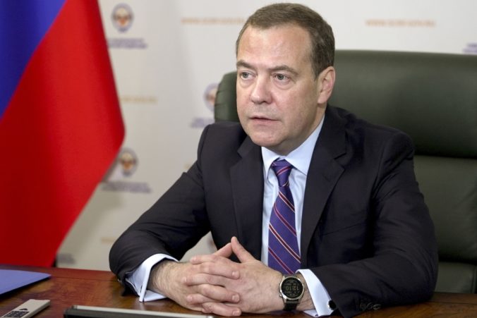 Medvedev sa pre vyšetrovanie vojnových zločinov na Ukrajine vyhráža Američanom božím hnevom, Volodin pripomenul Aljašku
