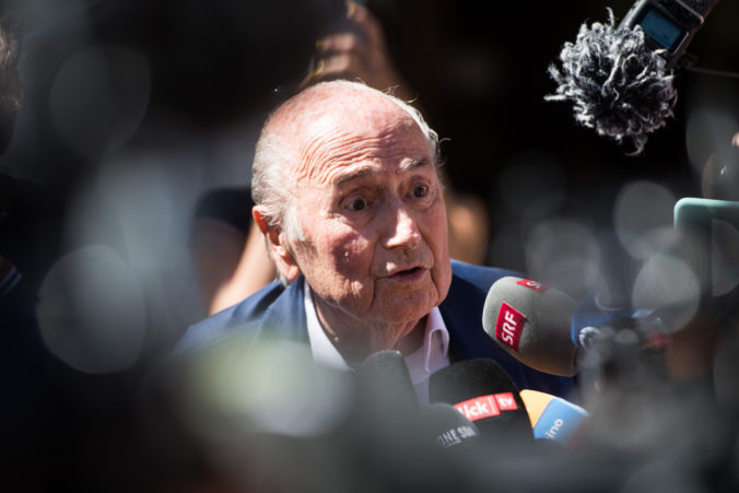 Súd oslobodil Blattera a Platiniho v prípade podvodov, Blatter dostal dokonca odškodné