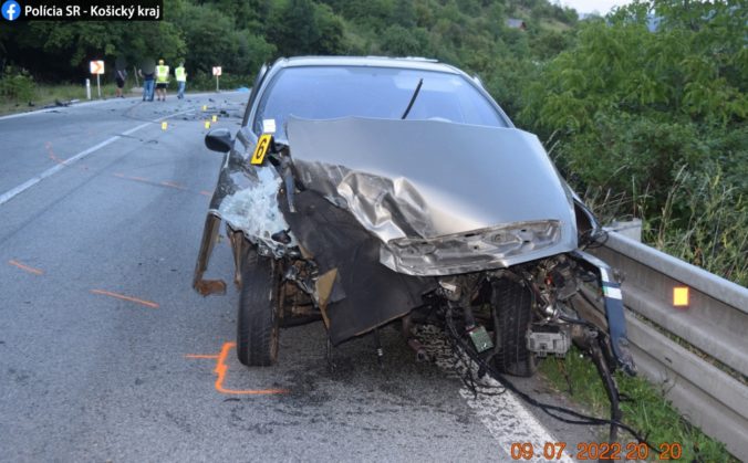 Neznámy vodič spôsobil na horskom priechode Soroška nehodu s tragickým koncom a z miesta ušiel (foto)