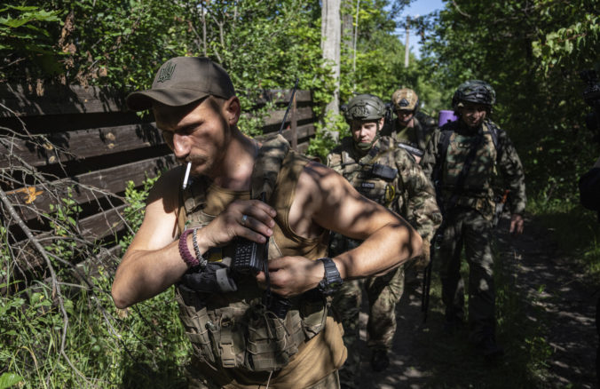 Ukrajinské úrady registrujú viac než sedemtisíc nezvestných vojakov a veria, že sú v zajatí
