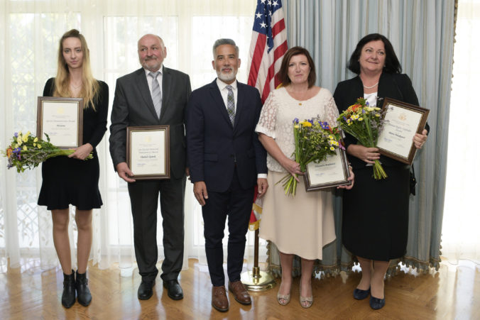 Veľvyslanectvo USA na Slovensku udelilo tento rok Ceny za ochranu ľudských práv trom osobnostiam a mimovládnej organizácii
