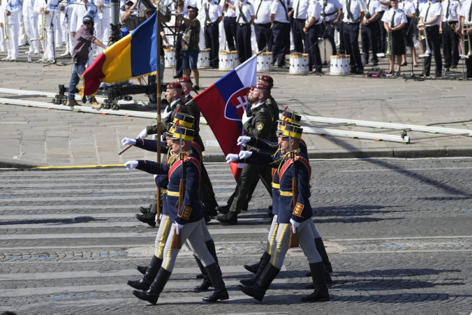 Na vojenskej prehliadke v Paríži vystúpili aj slovenskí výsadkári, Francúzi si pripomínajú 233. výročie dobytia Bastily