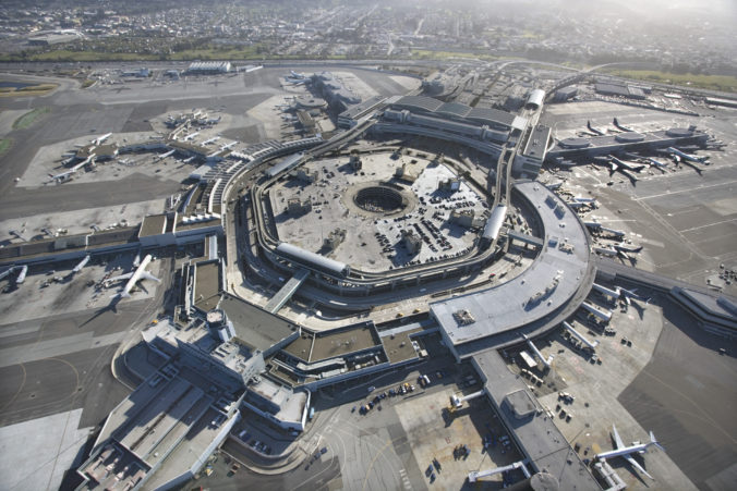 Terminál letiska v San Franciscu museli evakuovať, dôvodom bola nahlásená bomba