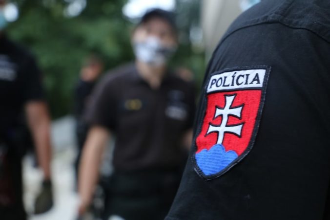 Hasič v bratislavskom Novom Meste utrpel strelné poranenia, na mieste zasahujú policajti