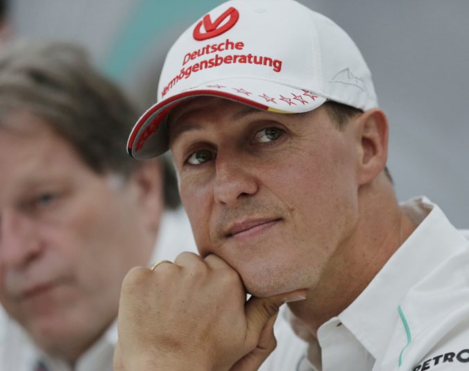 Schumacherov bývalý manažér obviňuje rodinu niekdajšieho elitného pilota z klamstiev o jeho stave