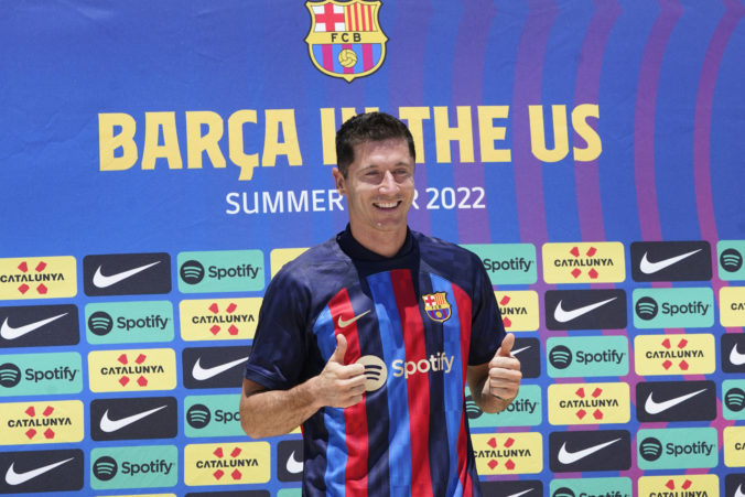 Lewandowski je už oficiálne hráčom FC Barcelona a s novým tímom má smelé plány (video)
