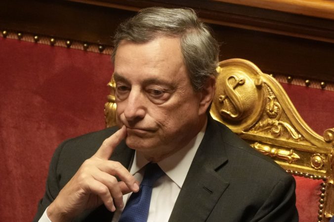 Premiér Draghi obstál v hlasovaní o dôvere, ale ide o prázdne víťazstvo