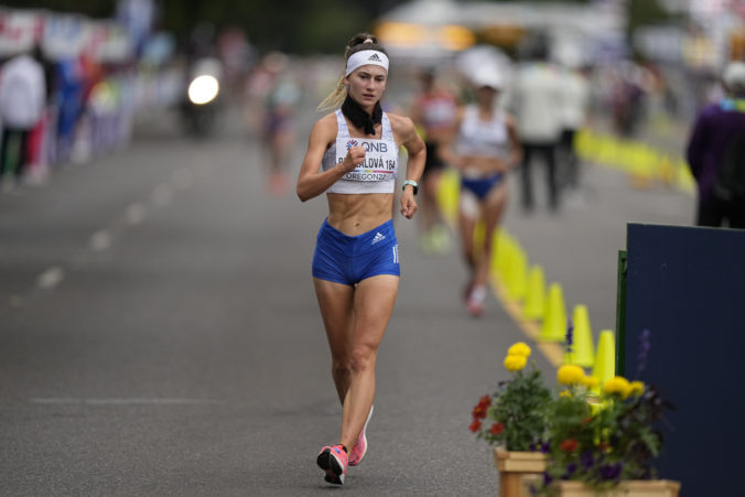 Hana Burzalová si na MS v atletike vytvorila v chôdzi na 35 kilometrov osobný rekord