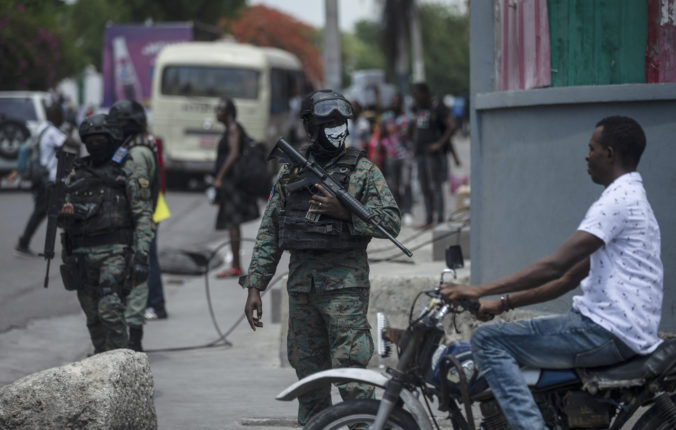 Vyčíňanie gangov v hlavnom meste Haiti si vyžiadalo vyše dvesto mŕtvych, ľudia utekajú alebo nevychádzajú z domu