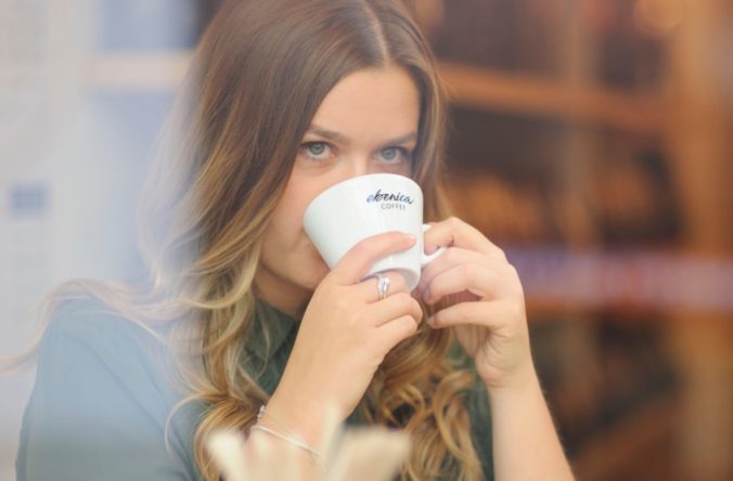 Prieskum ukázal, čo si ženy myslia o pití kávy počas tehotenstva