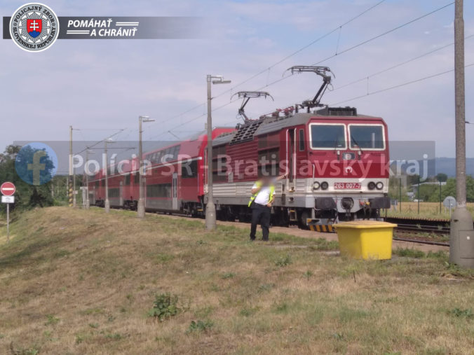 V Ivanke pri Dunaji skočil pod vlak človek, zraneniam na mieste podľahol