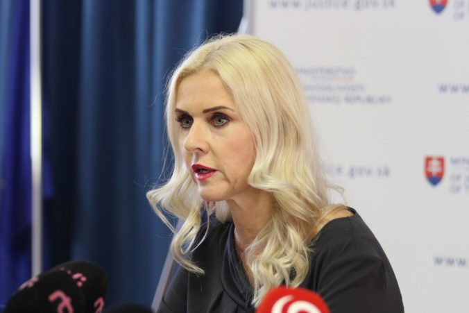 Súd zrušil disciplinárne pojednávanie so sestrou Jankovskej, dôvodom je práceneschopnosť člena senátu