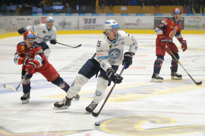Samuel Buček vymenil zámorie za ruskú KHL, podpísal zmluvu s Neftechimikom