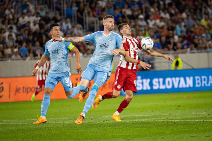 Slovan po statočnom boji siahal v penaltovej dráme na postup, ale v Európskej lige pokračuje Olympiakos (foto)