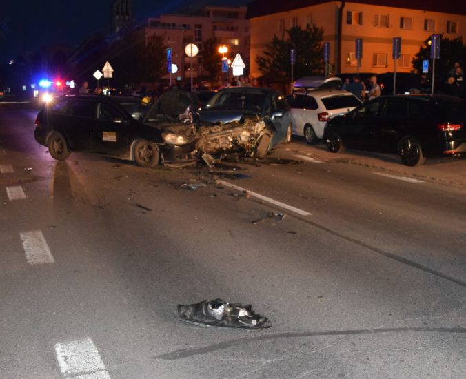 Opitý taxikár spôsobil v Poprade hromadnú nehodu a zničil niekoľko áut, v nemocnici podľahol zraneniam