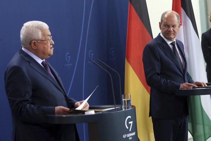 Scholz skritizoval palestínskeho prezidenta za vyjadrenia o holokaustoch na Palestínčanov, pobúrení sú aj ďalší lídri