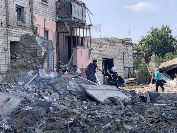 Raketový útok na Voznesensk si vyžiadal 12 zranených, vrátane detí. Cieľom však možno bola jadrová elektráreň (foto+video)