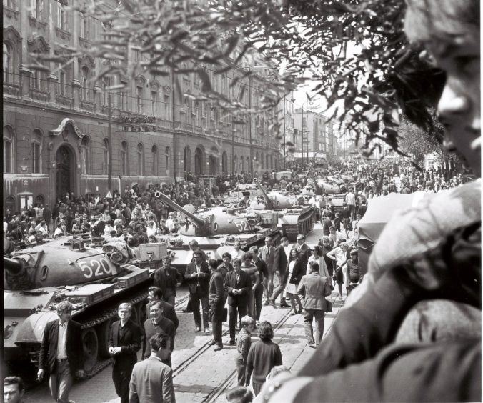 Žiadna bratská pomoc, polícia a Ústav pamäti národa pripravili informačnú kampaň k okupácii z roku 1968