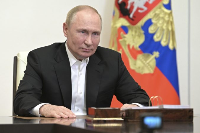Putin v prejave velebil národnú vlajku, vojnu na Ukrajine nespomenul