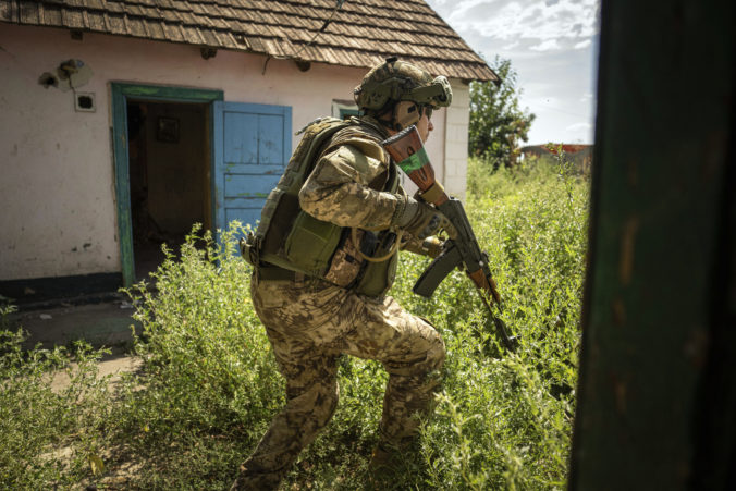 Ukrajinskí vojaci zneškodnili dve ruské stanovištia, zničili aj množstvo húfnic či obrnené vozidlá