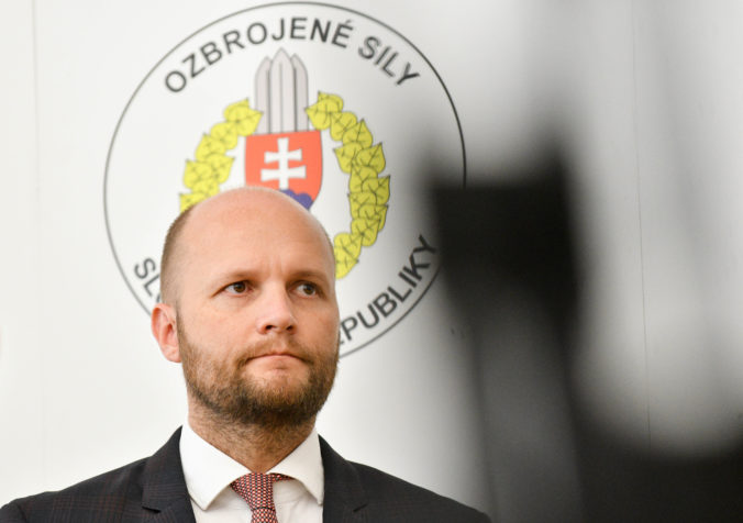 Minister obrany Naď privíta svojho fínskeho kolegu, témou stretnutia má byť aj nákup obrnených vozidiel