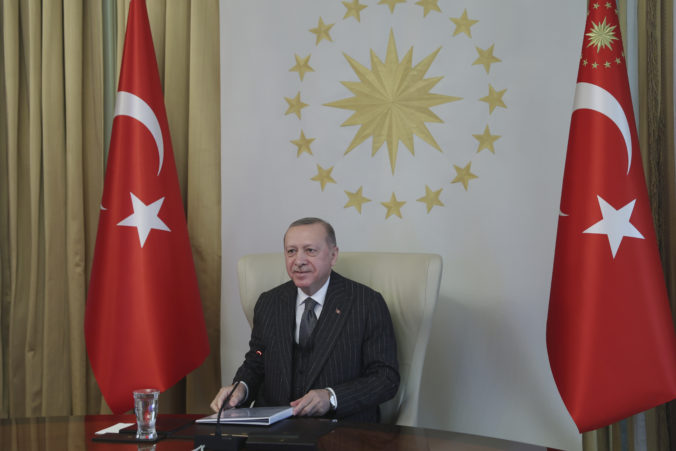 Turecko podporuje krymských Tatárov aj vrátenie Krymu Ukrajine, vyhlásil prezident Erdogan