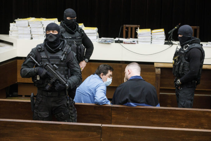 V kauze vraždy Kuciaka je vytýčených 16 pojednávaní až do januára, vypočuť chcú opäť aj exsiskára Tótha