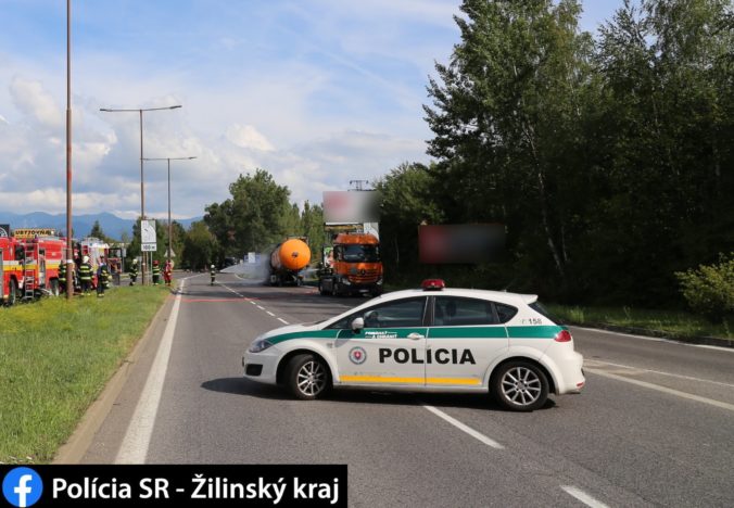 Požiar cisterny spôsobil v Žiline dopravné obmedzenia, trvajú už druhý deň (foto+video)