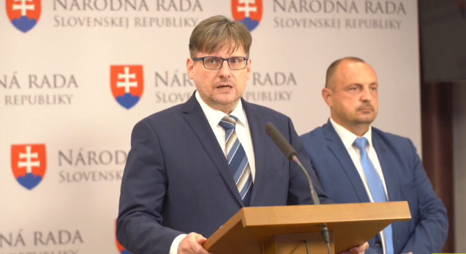 Vetrák: Hrozí prepadnutie troch miliónov eur pre zahraničných Slovákov (video)